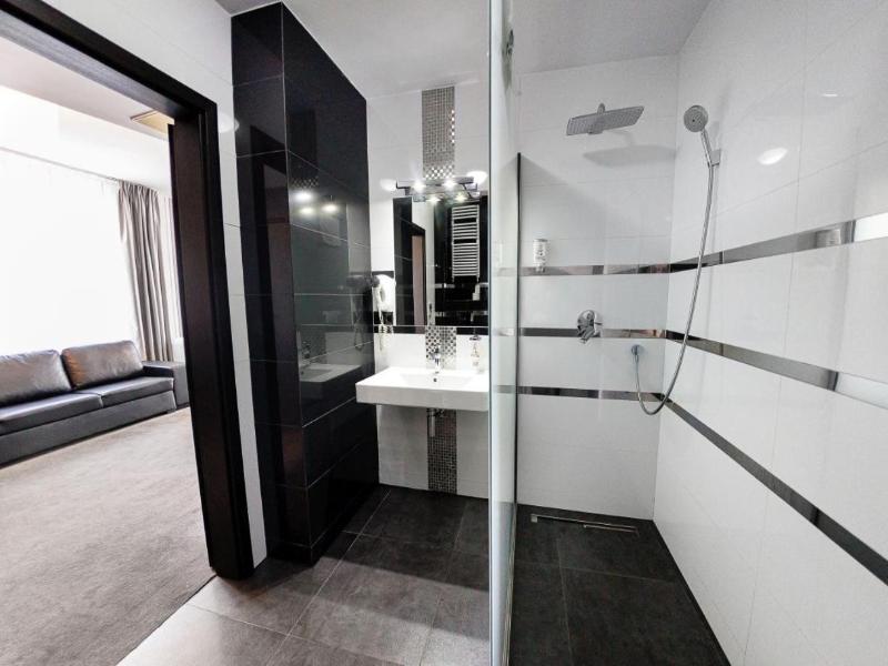 Hotel Grafit image
