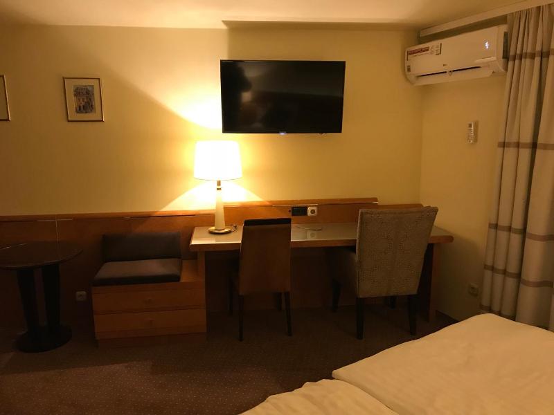 Hotel Podzamcze image