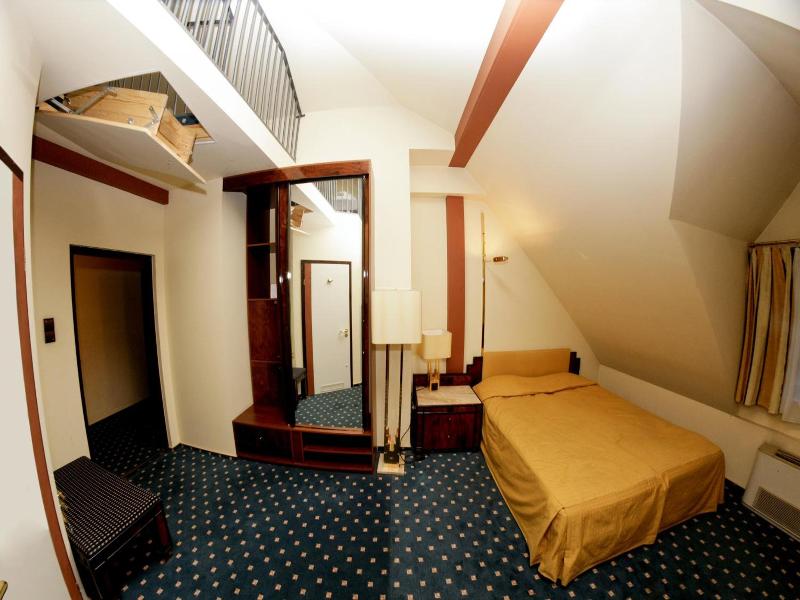 Hotel Podzamcze image