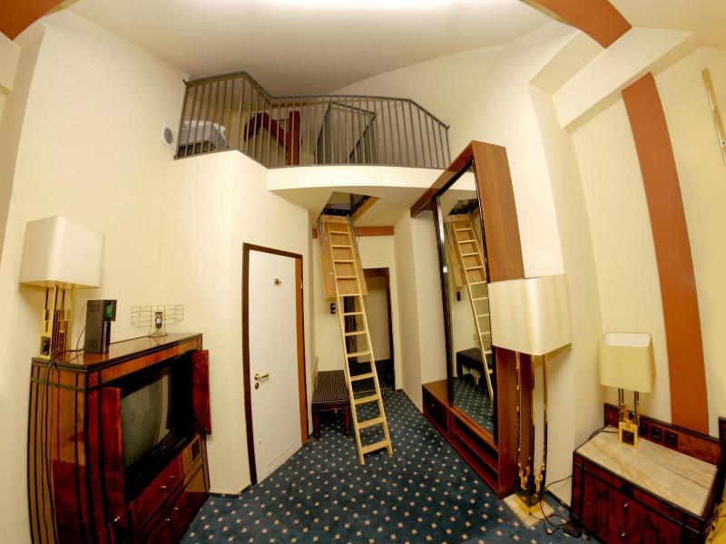 Hotel Podzamcze image