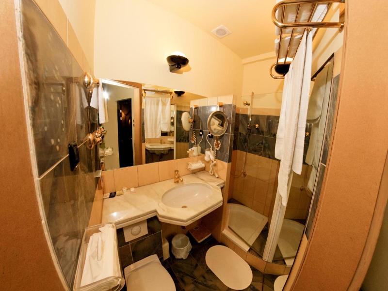 Hotel Podzamcze image