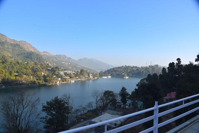 Hotel Lake Paradise Inn image