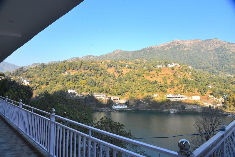Hotel Lake Paradise Inn image