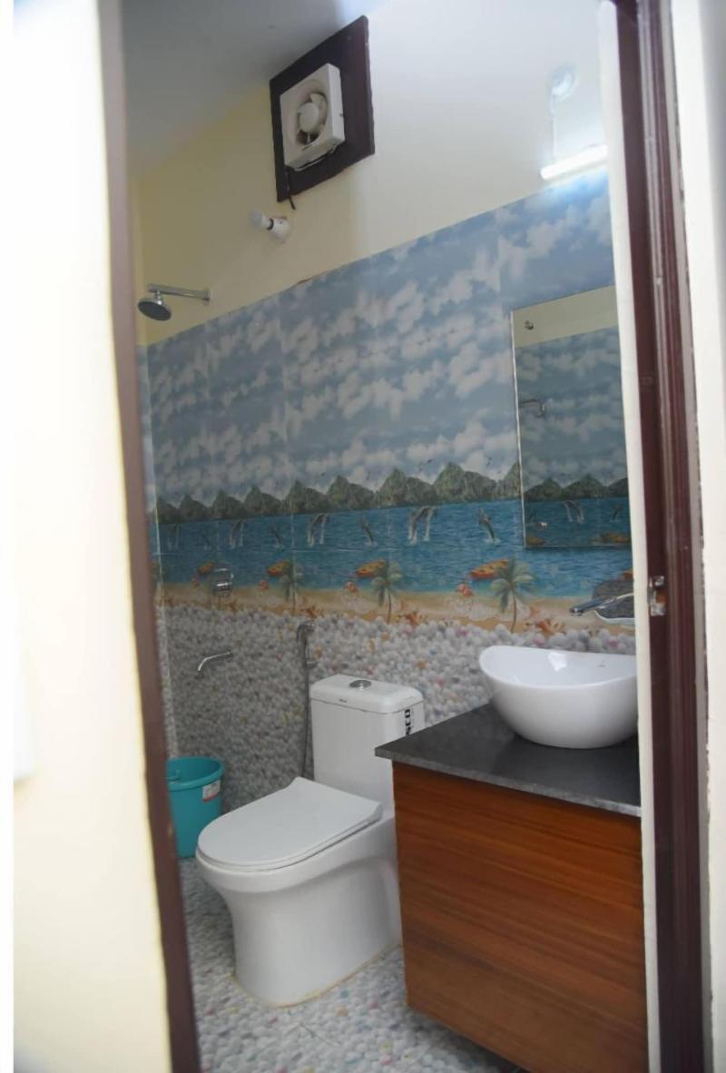 Hotel Lake Paradise Inn image