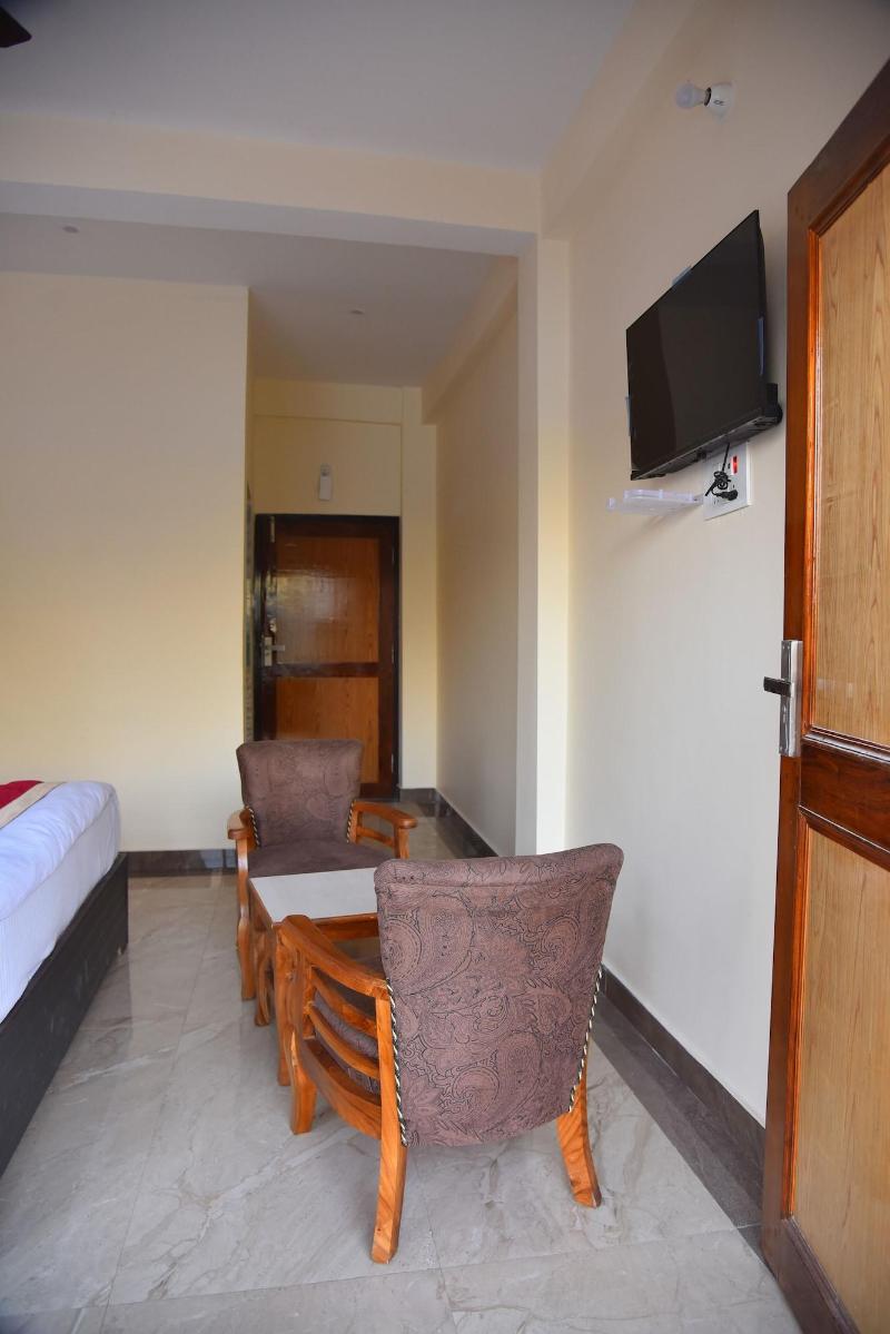 Hotel Lake Paradise Inn image