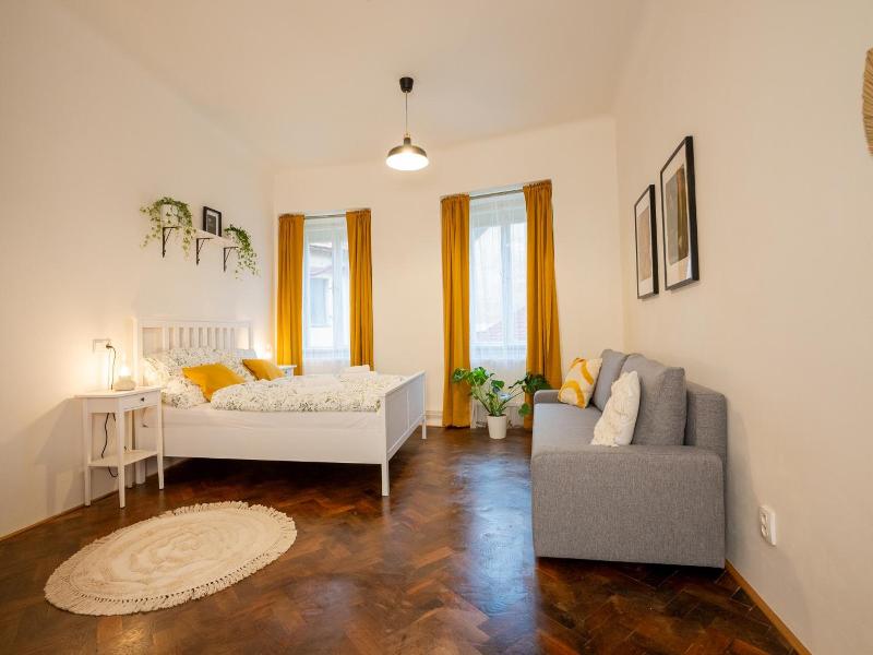 White Wolf House Hostel Apartments image