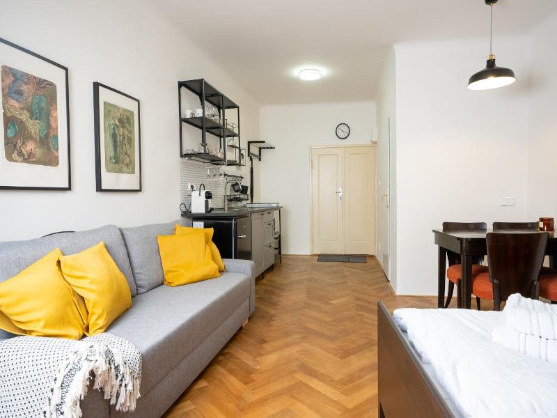 White Wolf House Hostel Apartments image