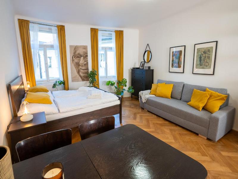 White Wolf House Hostel Apartments image
