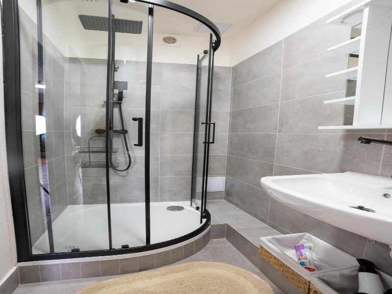 White Wolf House Hostel Apartments image