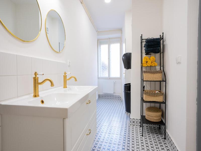 White Wolf House Hostel Apartments image