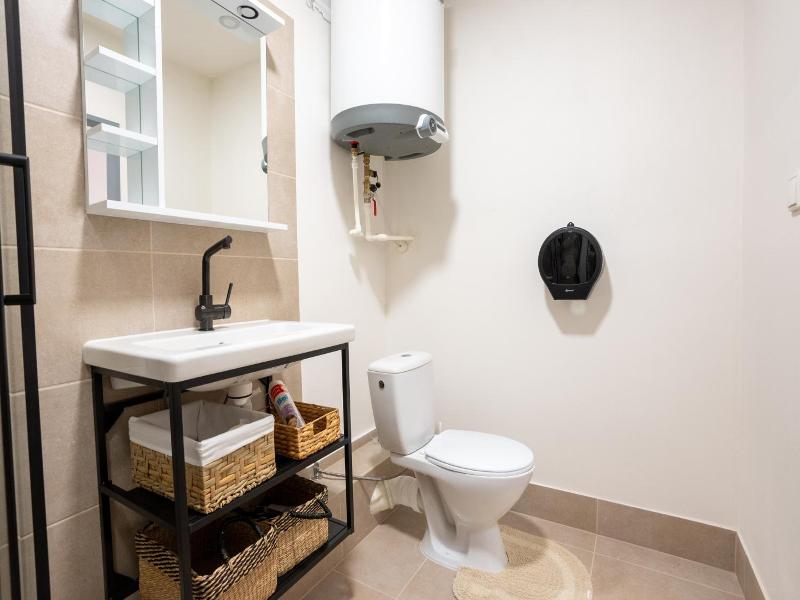 White Wolf House Hostel Apartments image