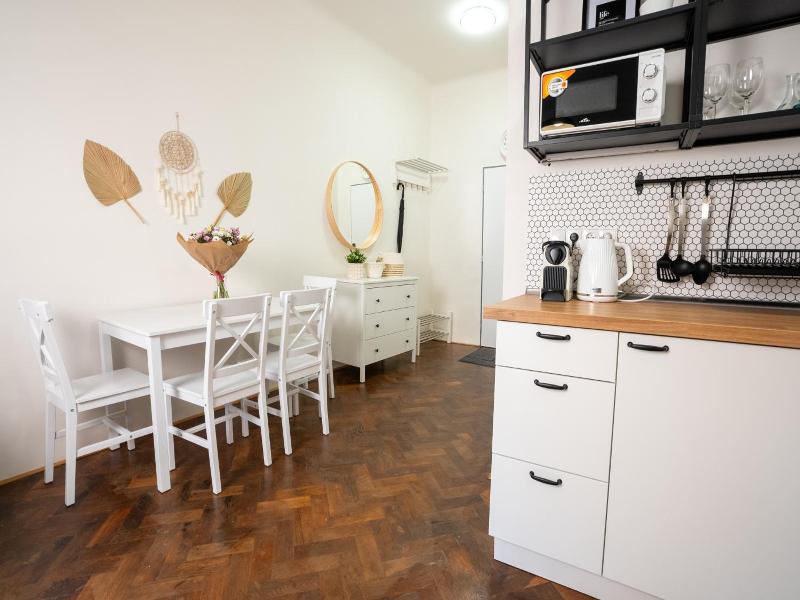 White Wolf House Hostel Apartments image