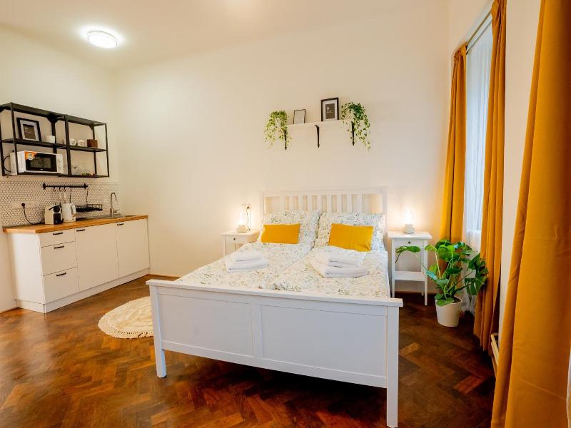 White Wolf House Hostel Apartments image