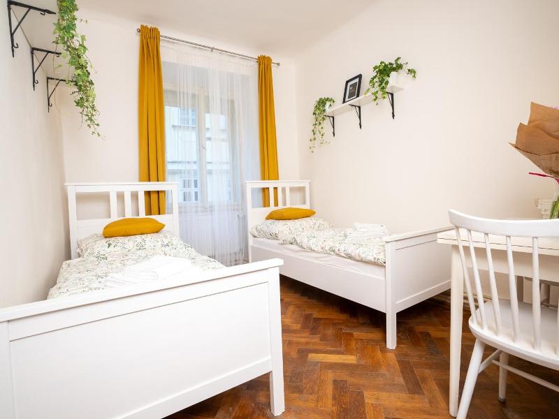 White Wolf House Hostel Apartments image