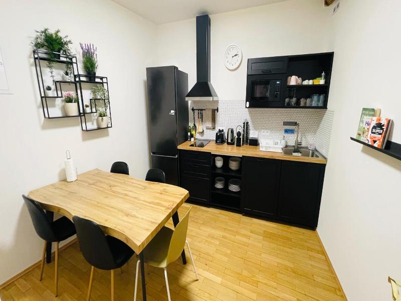 White Wolf House Hostel Apartments image