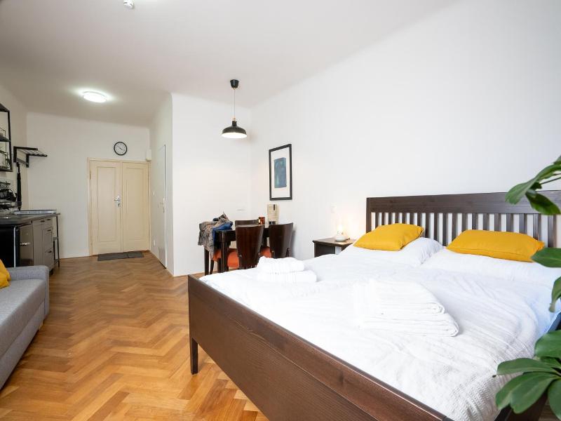 White Wolf House Hostel Apartments image