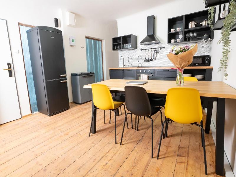 White Wolf House Hostel Apartments image