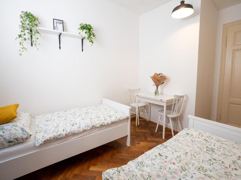 White Wolf House Hostel Apartments image