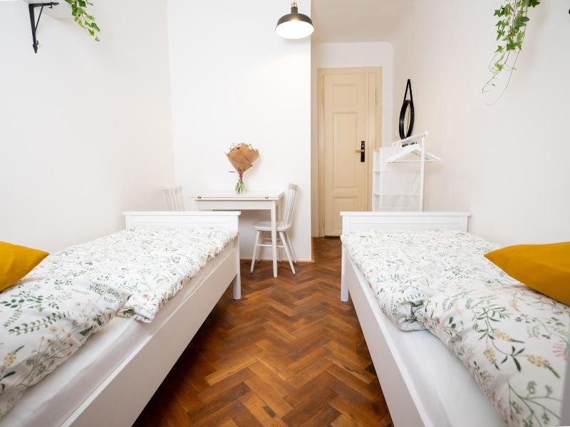 White Wolf House Hostel Apartments image