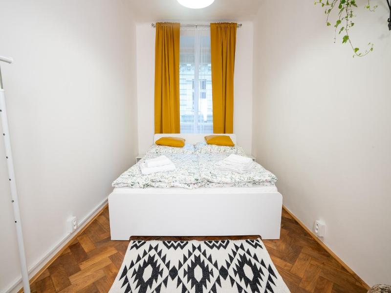 White Wolf House Hostel Apartments image