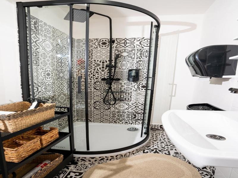White Wolf House Hostel Apartments image