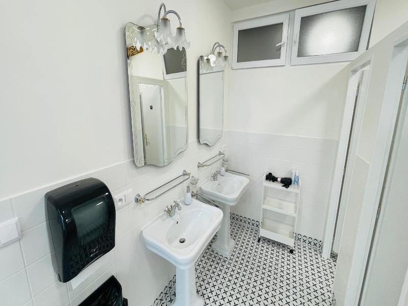 White Wolf House Hostel Apartments image