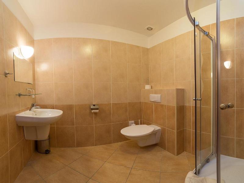 Pension Zv Meckv Apartmv Castle Apartments image