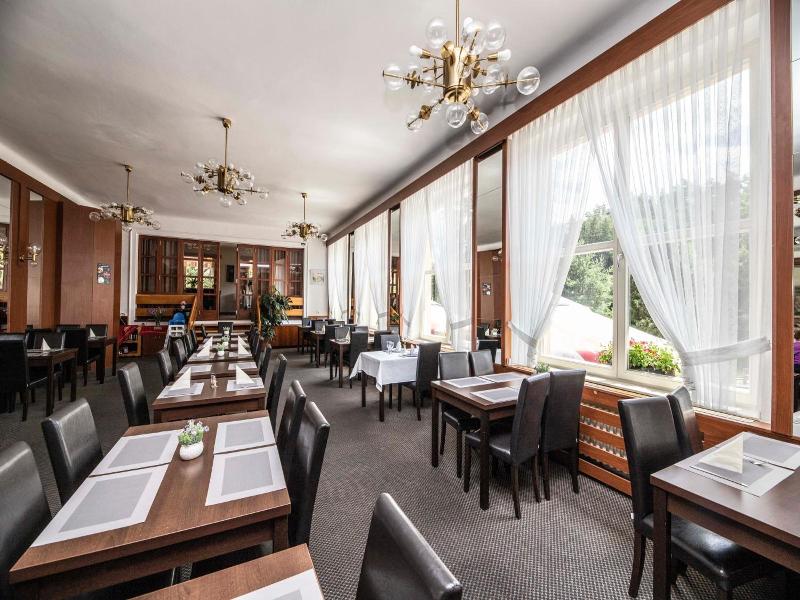 Parkhotel Skalnv M Osto image