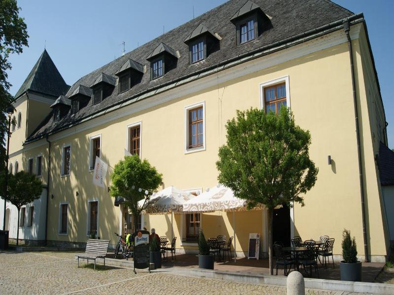 Hotel Zv Mek Velkv Byst Oice image