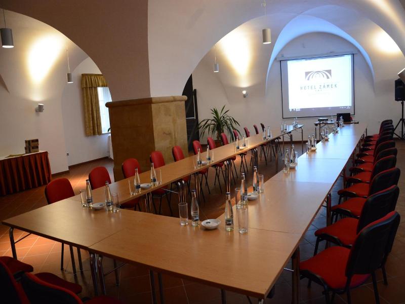 Hotel Zv Mek Velkv Byst Oice image