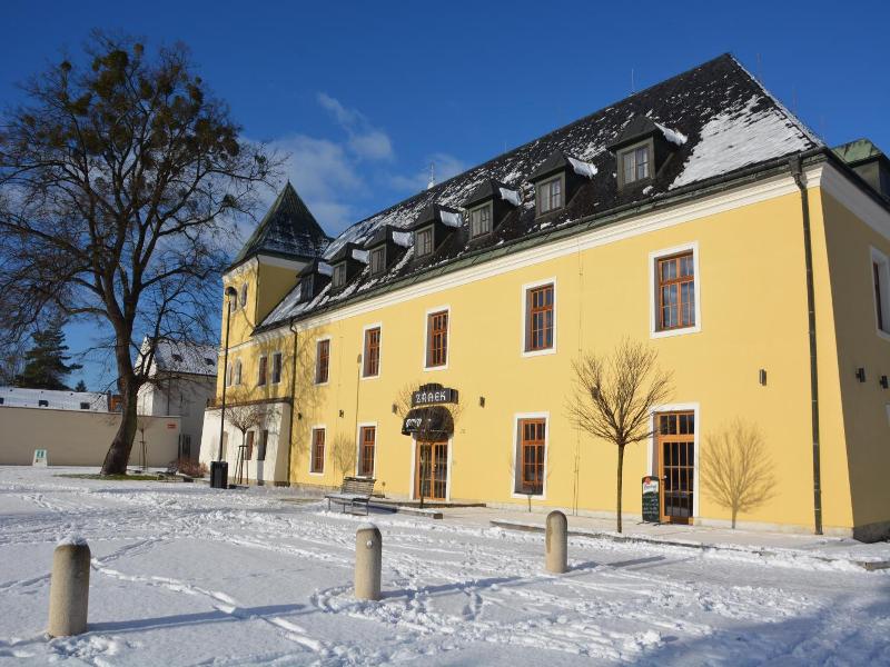Hotel Zv Mek Velkv Byst Oice image