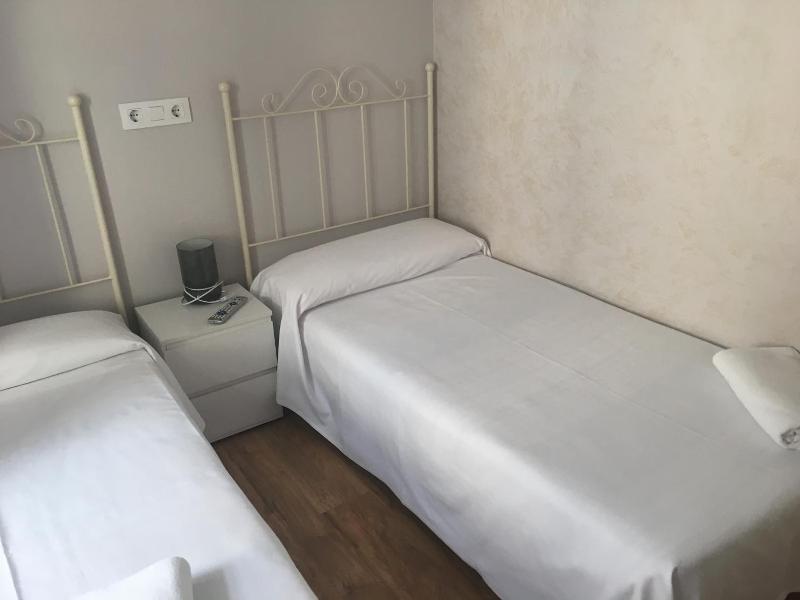 Albergue Santiago Apostol image