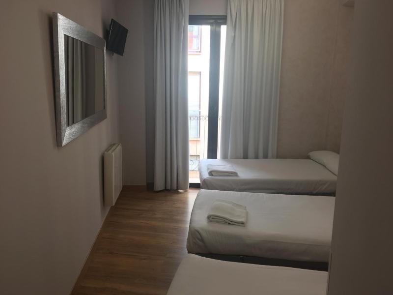 Albergue Santiago Apostol image