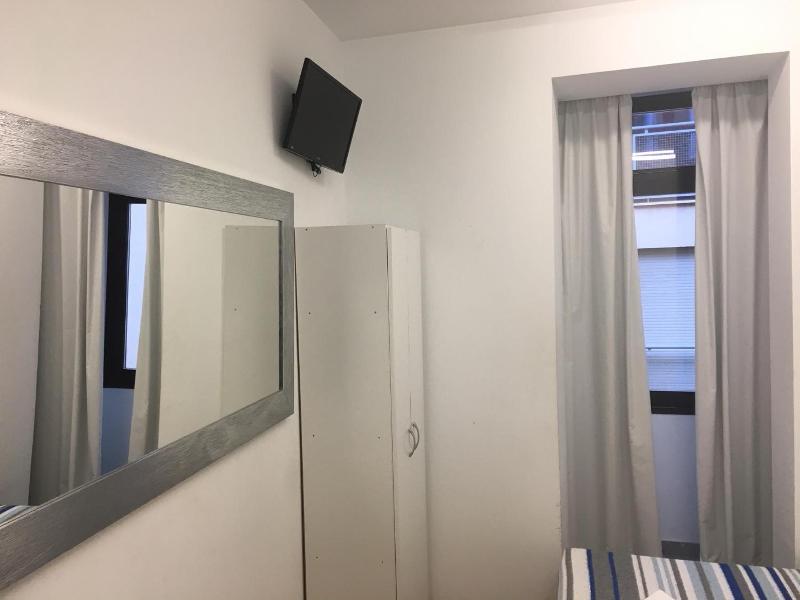 Albergue Santiago Apostol image