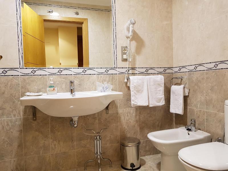 Hotel Reina Isabel image