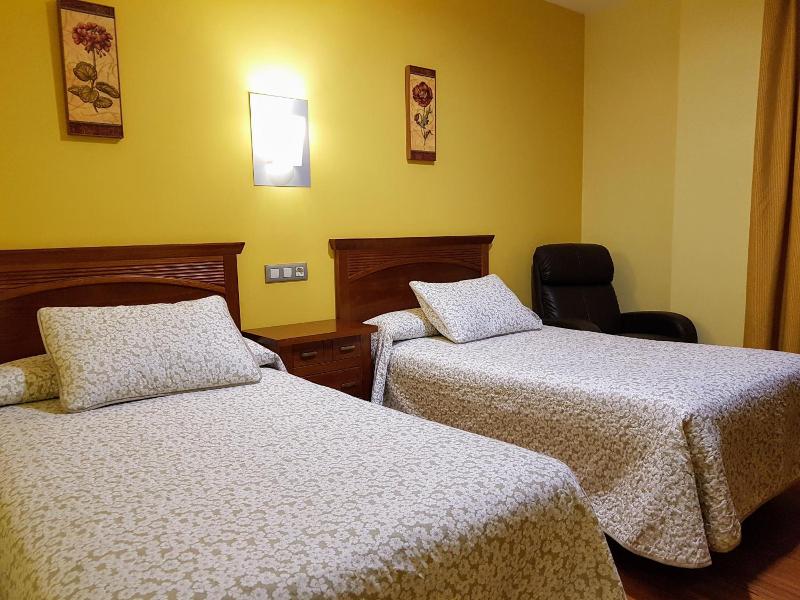 Hotel Reina Isabel image