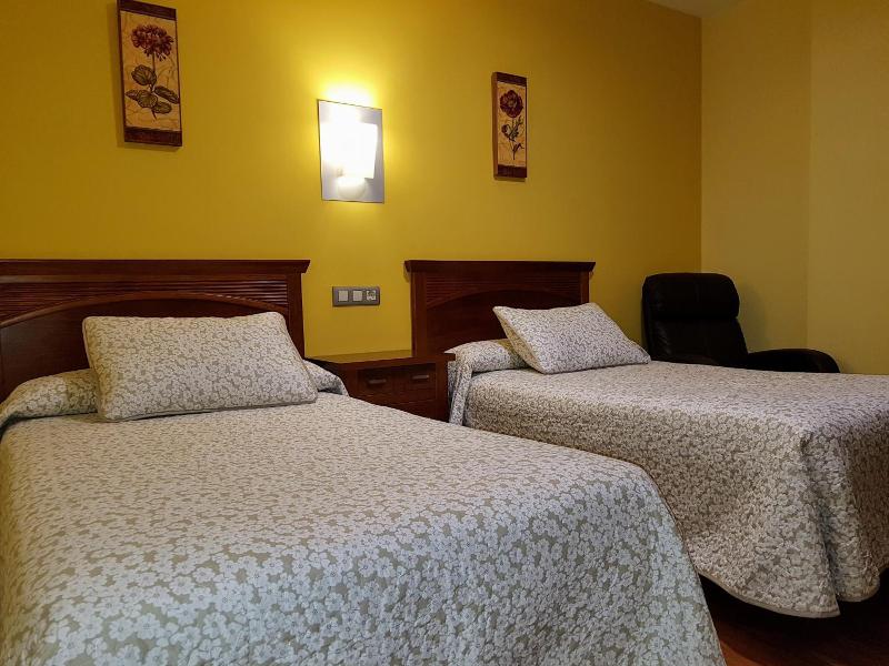 Hotel Reina Isabel image