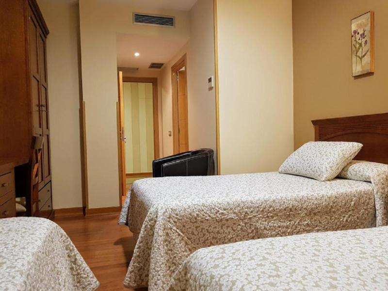 Hotel Reina Isabel image