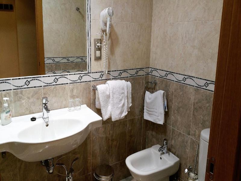 Hotel Reina Isabel image
