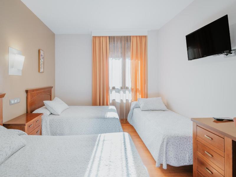 Hotel Reina Isabel image