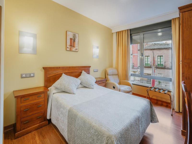 Hotel Reina Isabel image