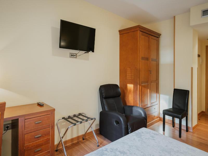 Hotel Reina Isabel image