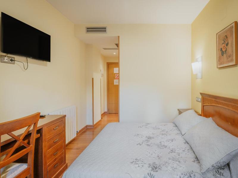 Hotel Reina Isabel image