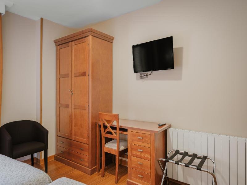 Hotel Reina Isabel image