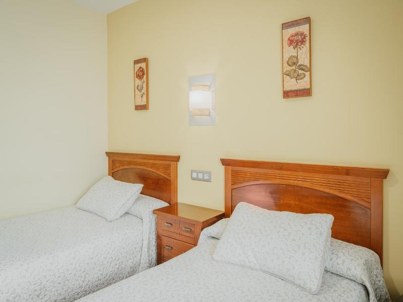 Hotel Reina Isabel image