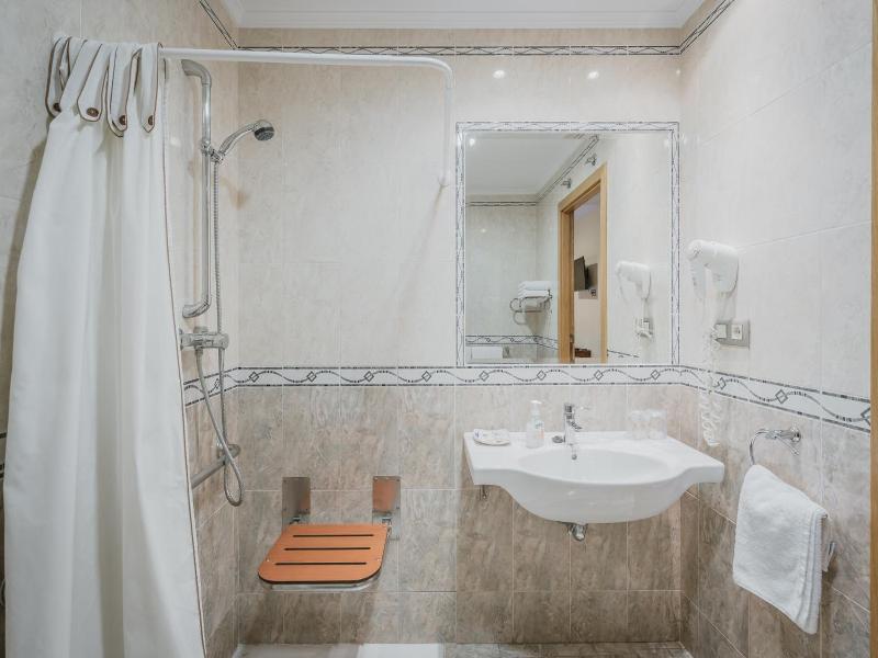 Hotel Reina Isabel image