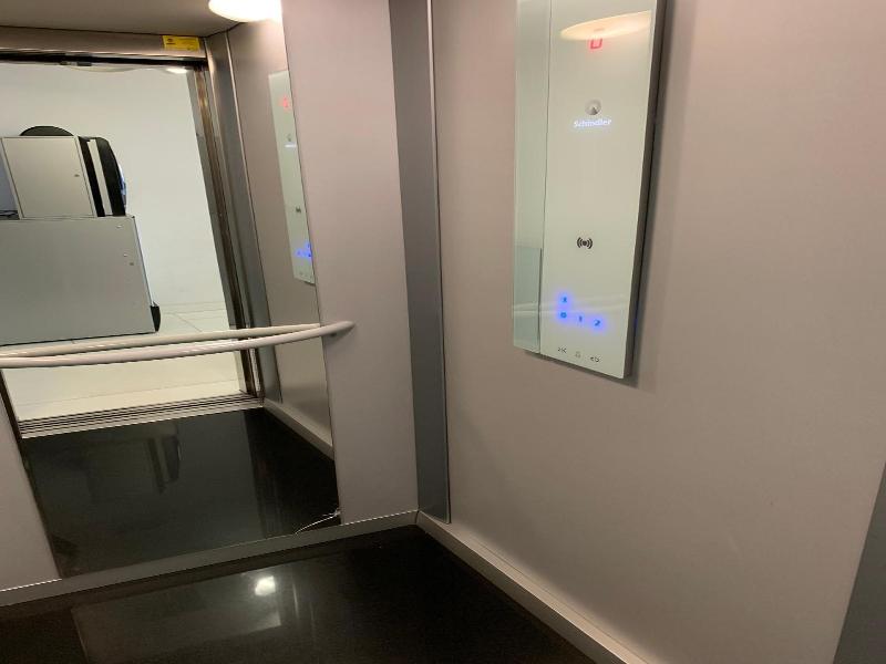 La Suite Hotel image