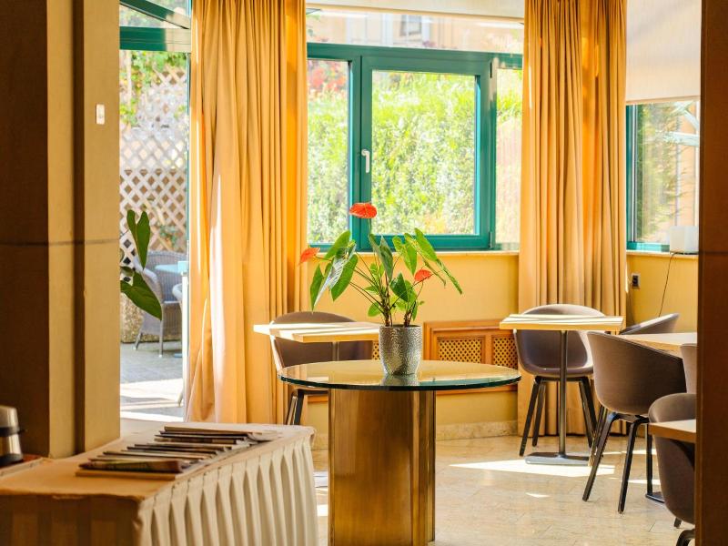 Hotel Restaurant Moris image
