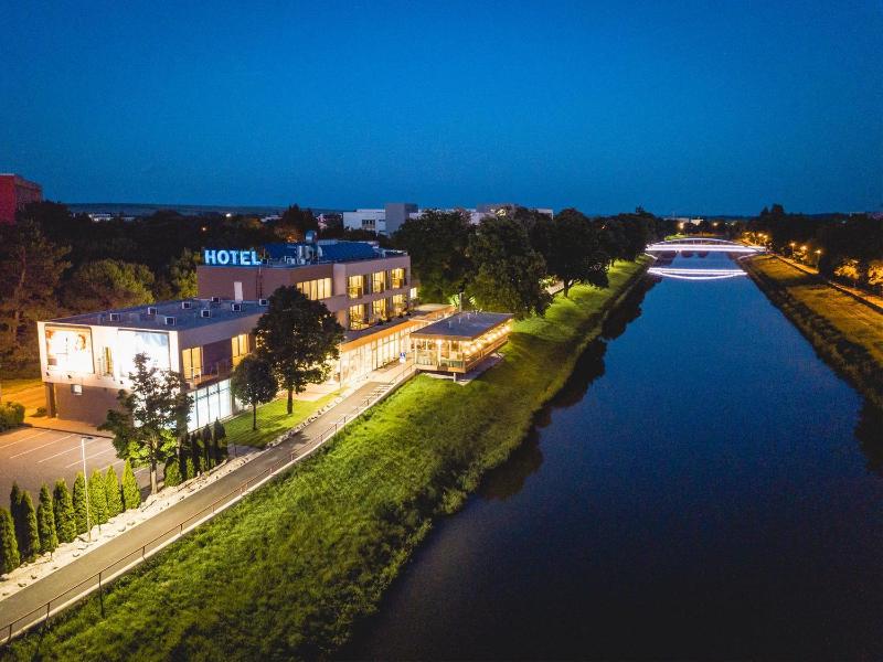 Hotel River