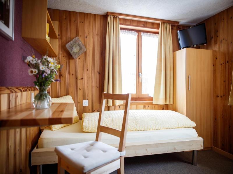 Hotel Nufenen image